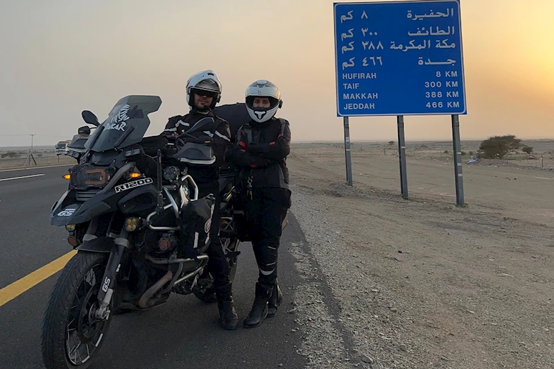 Bir mehir, bir yolculuk: Motorla umreye giden çiftin hikâyesi