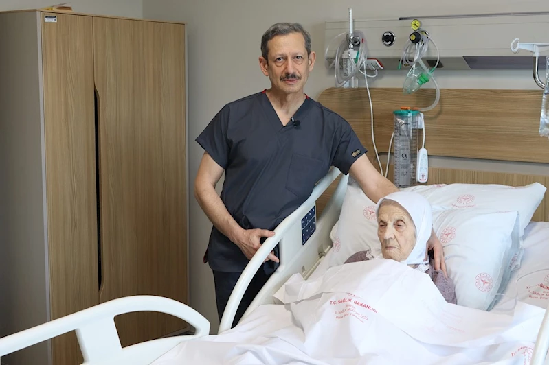 104 yaşındaki hasta kalp ameliyatıyla sağlığına kavuştu