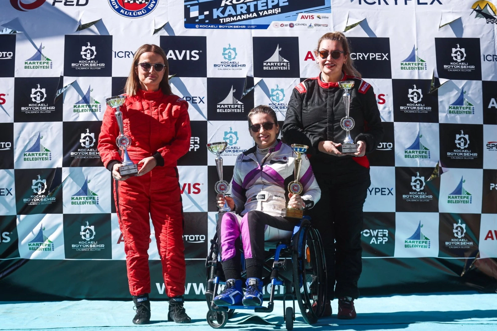 Dünyadaki ilk ve tek engelli pilot Kübra