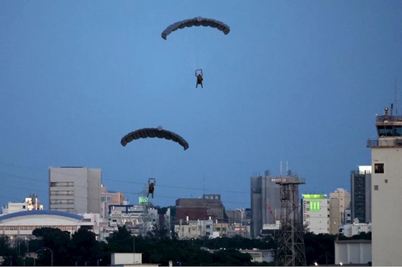 Japon belediye meclisi ABD üssünün eğitimlerini protesto etti