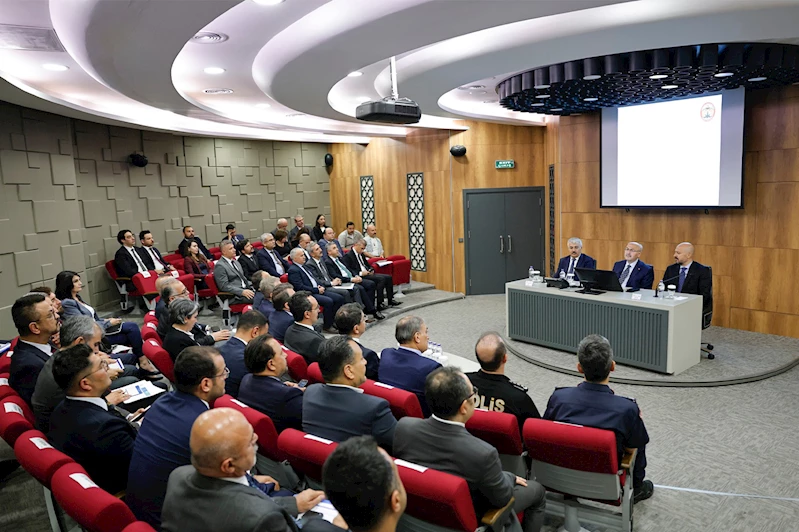 Adana Valisi Köşger: Gençleri korumak hepimizin görevi