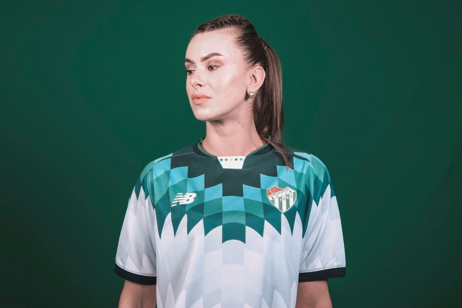 Bursaspor’un yeni sezon taraftar formaları ilgi görüyor