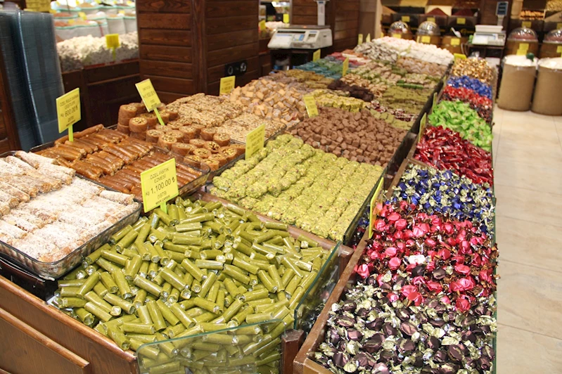 Kurban Bayramı için rengârenk şekerler tezgâhları süslemeye başladı