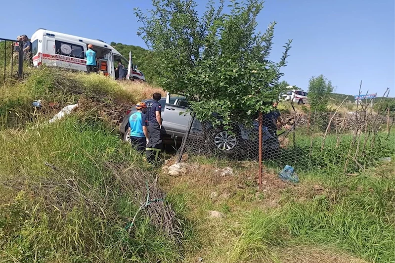 Bingöl’de bir araç evin bahçesine savruldu: 2 yaralı