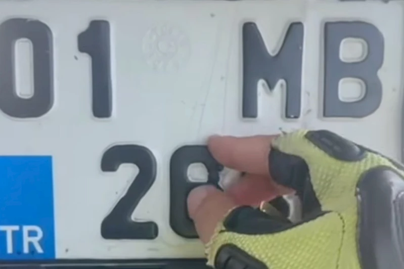 Plaka üzerinde değişiklik yapan motosiklet sürücüsüne 30 bin TL ceza