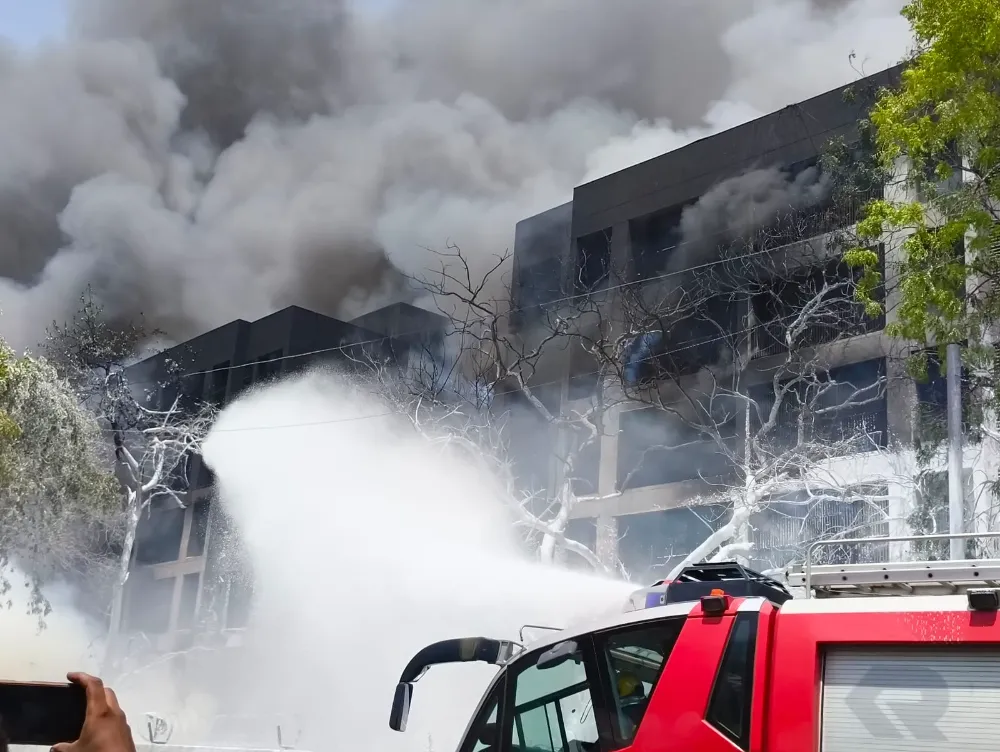 Hindistan’da Air India Uçağı Düştü: 242 Kişi Taşıyordu