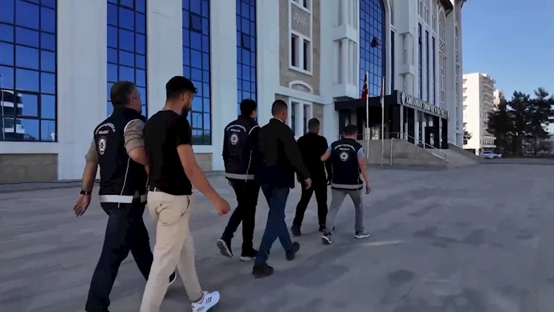 Adıyaman’da düzensiz göçmenler sınır dışı edildi  - Videolu Haber