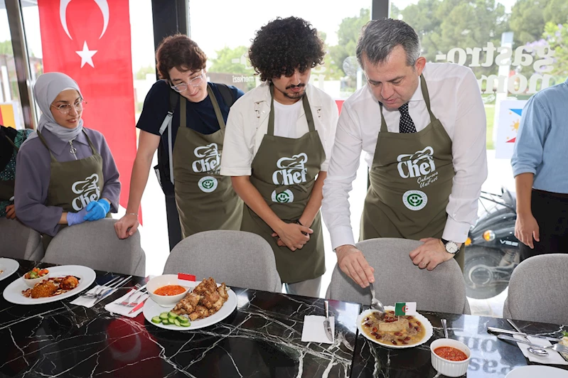 Çukurova Üniversitesinde “Dünyaları Yiyoruz” etkinliği farklı kültürleri tek mutfakta buluşturdu