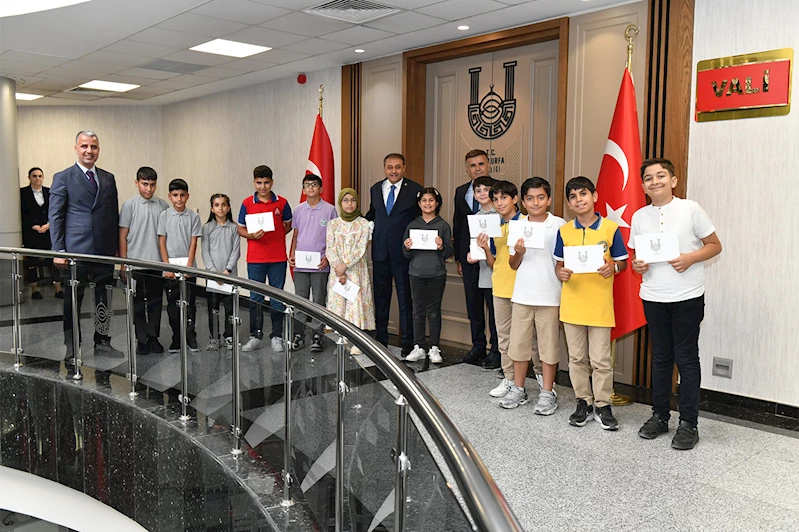 Şanlıurfa Valisi Şıldak, tam puan alan öğrencileri kabul etti