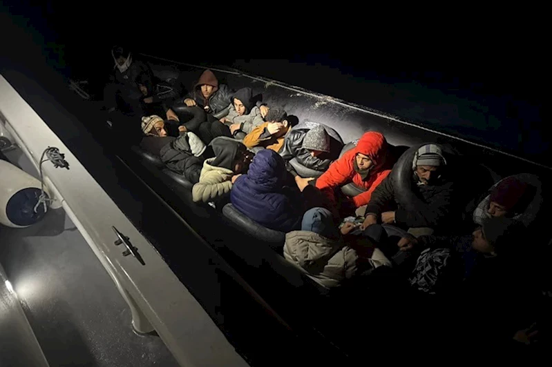 Muğla açıklarında 26 düzensiz göçmen ve 2 kaçakçı yakalandı