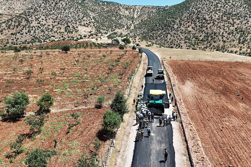 Siirt’te kırsal yollar yerli üretimle yenileniyor