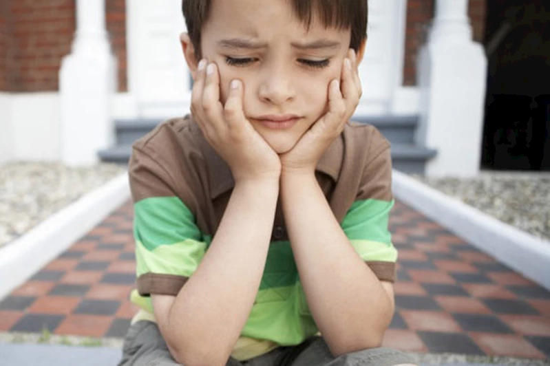 Çocuklarda aşırı utangaçlık neden kaynaklanır?