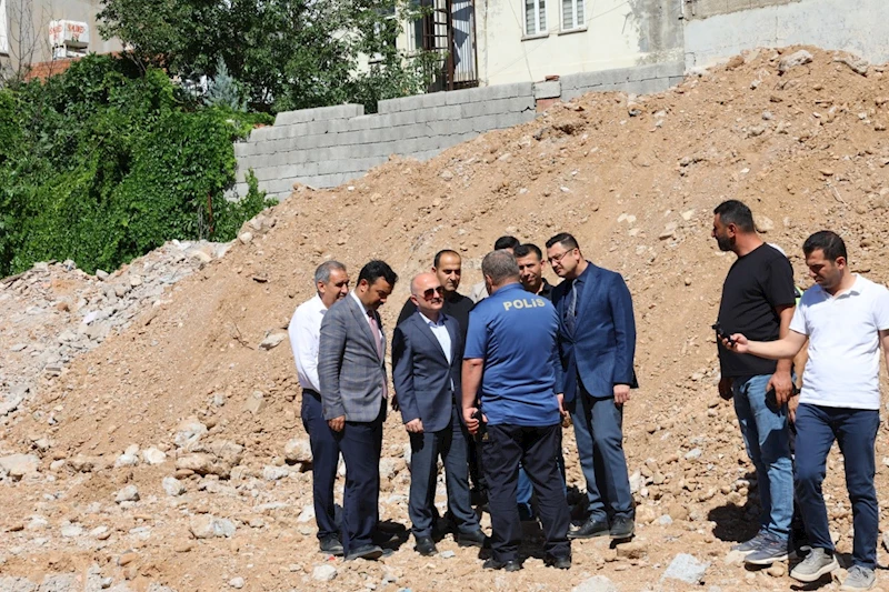 Vali Varol, Kahta’da yeni Polis Merkezi inşaatında incelemelerde bulundu 