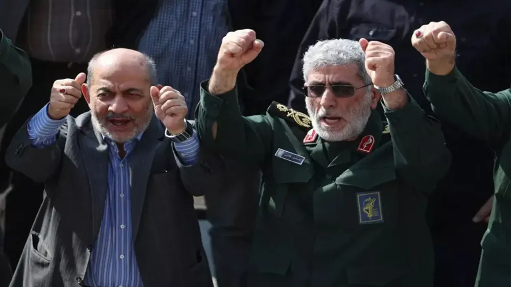 Öldü denilen komutan halkla kutlama yaptı!