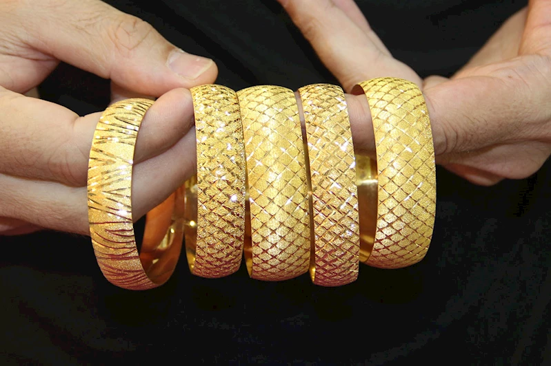 Altın yükü altında ezilen gençler düğün sezonuna borçla başlıyor!