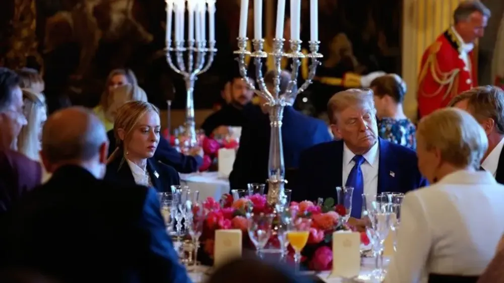 Hollanda Kralı’nın verdiği yemekte dikkat çeken oturma düzeni