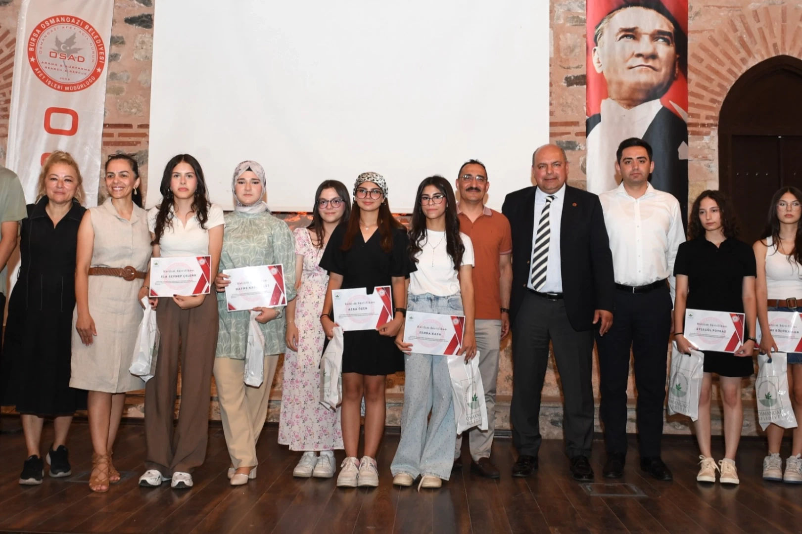 Osmangazi’de tatbikatı başarıyla tamamlayan öğrencilere sertifika