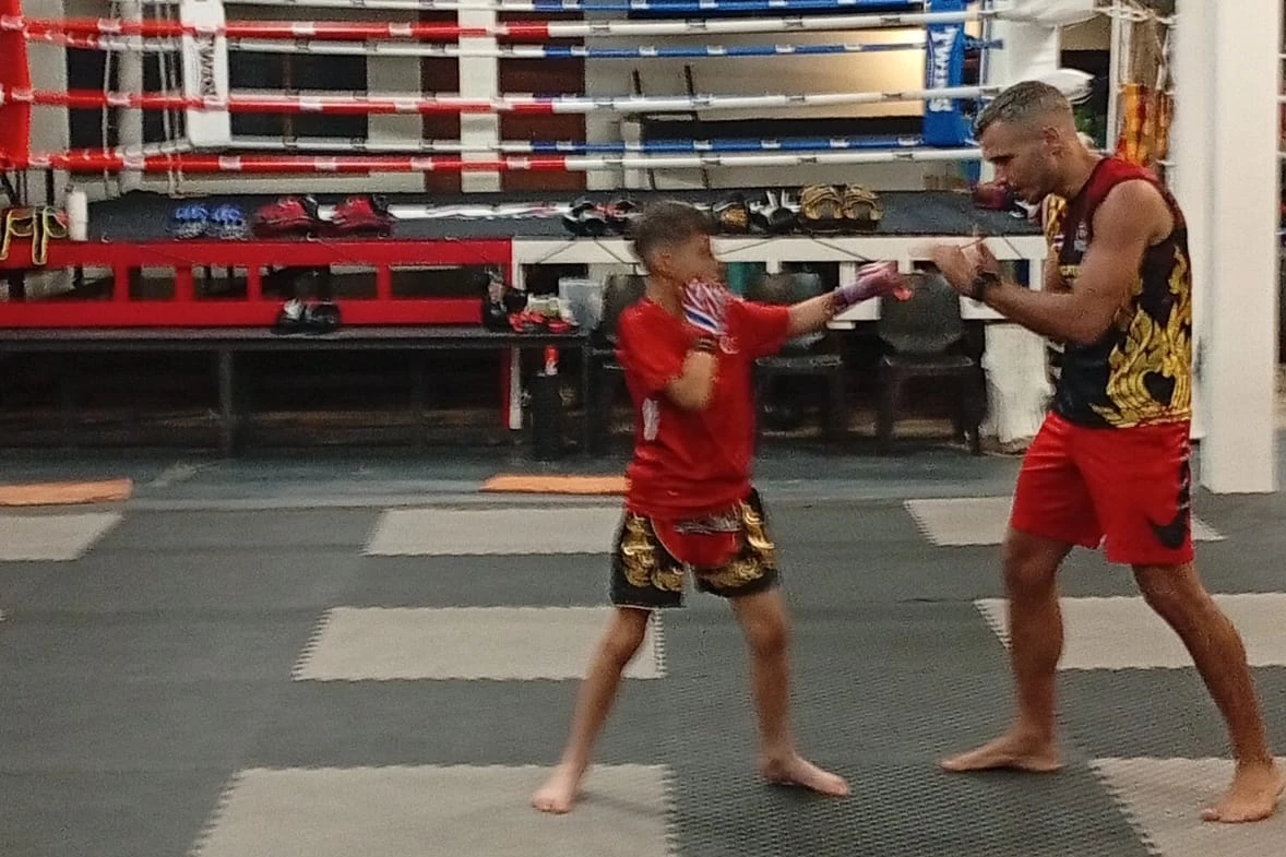 Bostanlısporlu 10 yaşındaki Mert, Tayland’ta ringe çıktı!