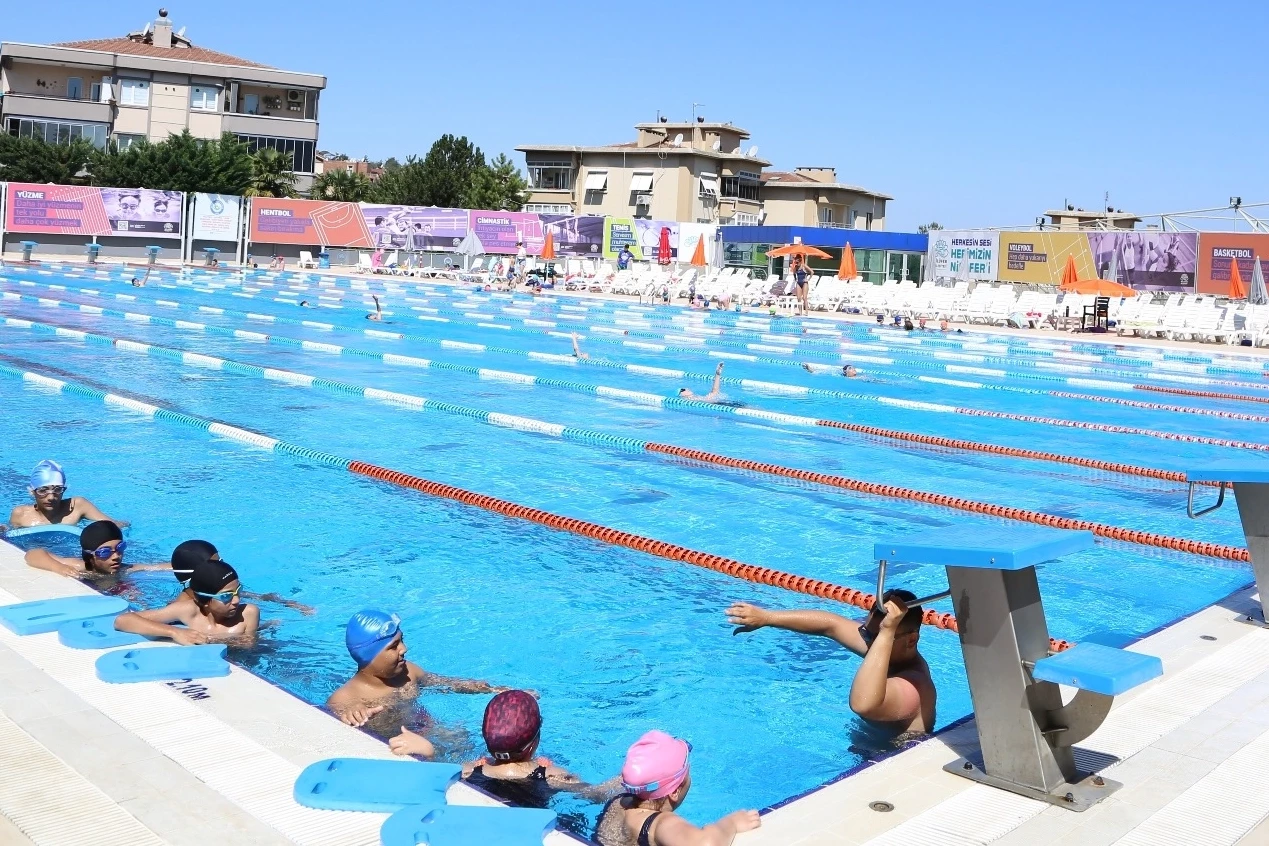 “Temiz Havuz” sertifikalı Konak Açık Yüzme Havuzu’nda sezon başladı