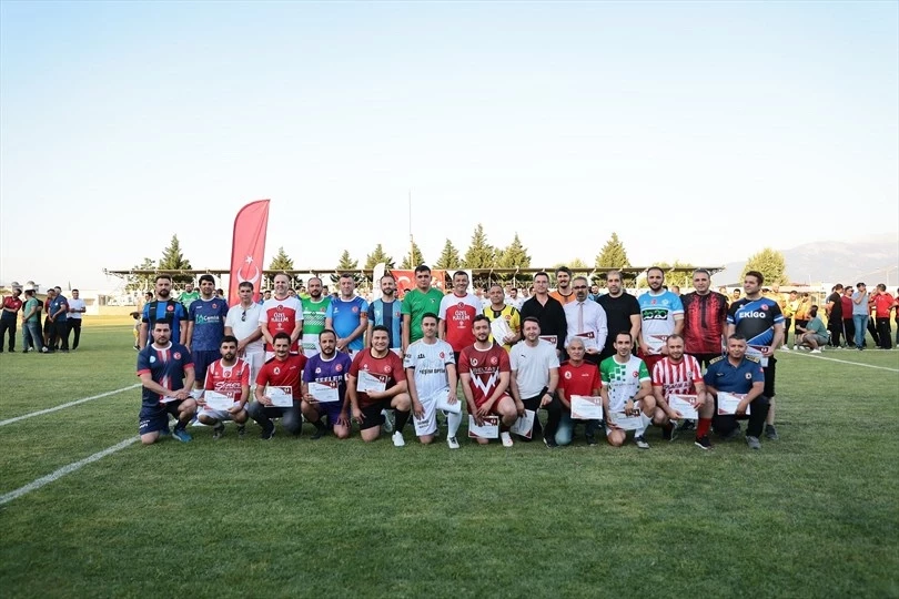 Başkan Çavuşoğlu turnuvanın açılışını yaptı, dostluk kazandı