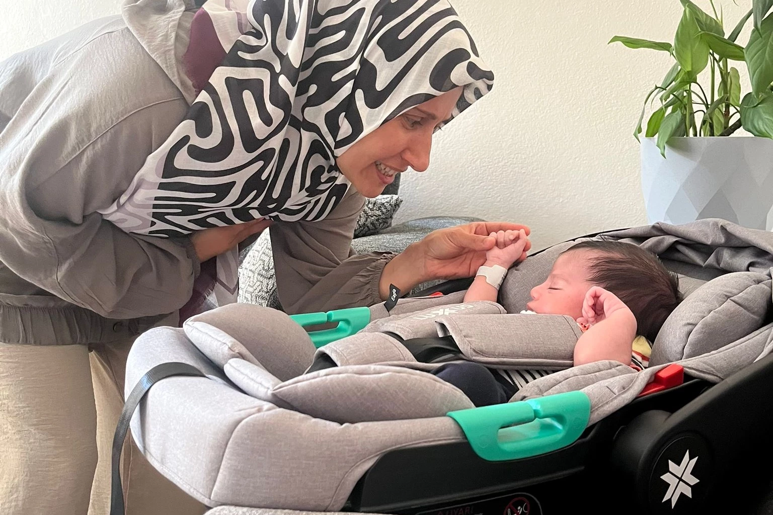 Emre bebek, İzmir’de koruyucu aileyle buluştu... 