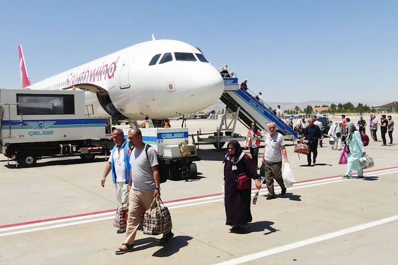 Hacılar: Oradan ayrılmak istemiyorduk ağlayarak döndük