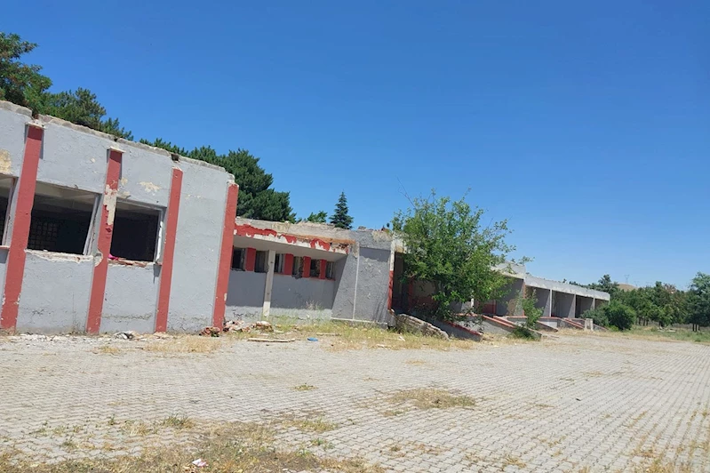 Yarımca köyü sakinleri: Öğrencilerimiz tehlikeli yolda servisle gidip geliyor