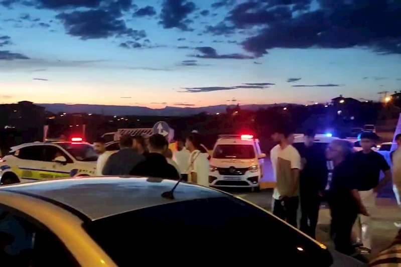 Mahalle sakinleri sık sık kazaların yaşandığı yolu trafiğe kapattı