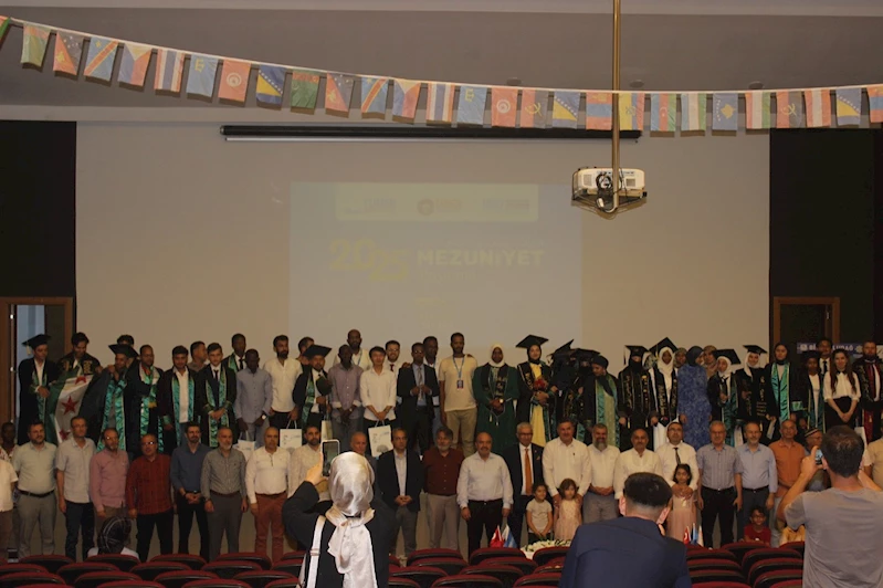 Uluslararası öğrenciler mezuniyet coşkusunu yaşadı