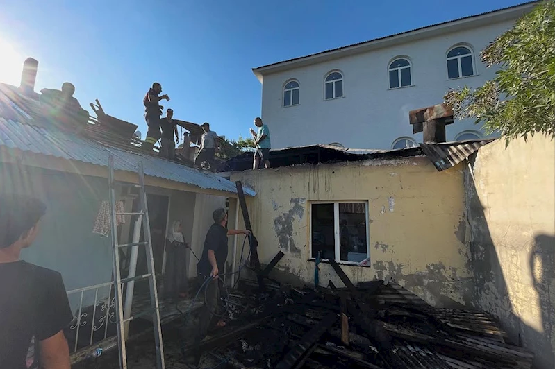 Bingöl’de çıkan yangını vatandaşların müdahalesiyle söndürüldü