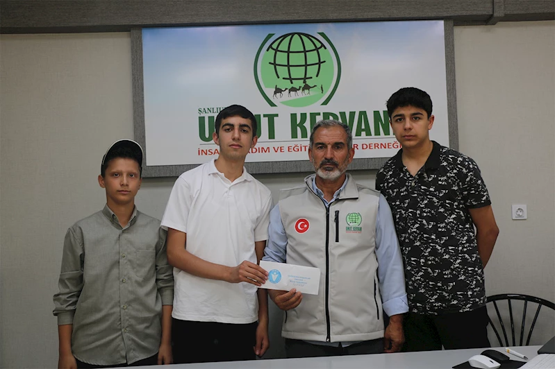 Gençlerden Gazze için örnek davranış: Kazandıkları ödülü bağışladılar