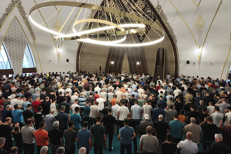 Adıyamanlılar bayram namazında buluştu