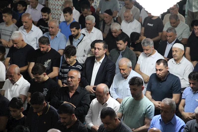 Kurban Bayramı sevinci camilere taştı, kalpler Gazze için attı