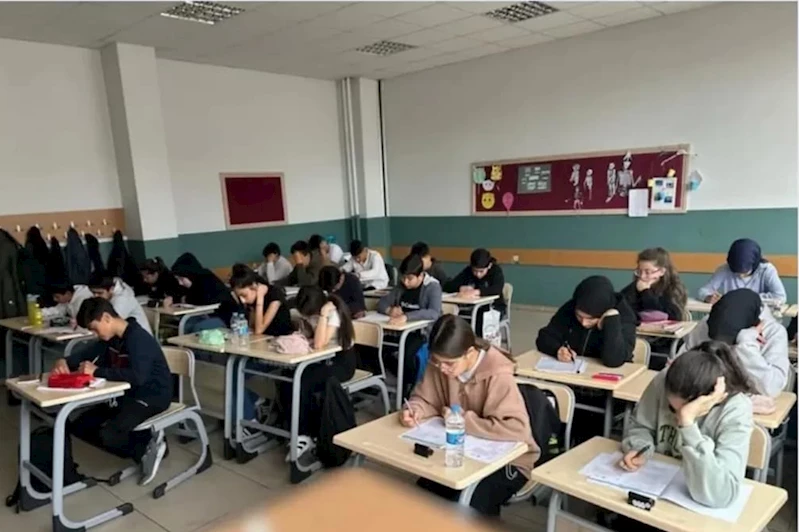 Bayramda gezmek yerine sınava hazırlanmayı tercih ettiler