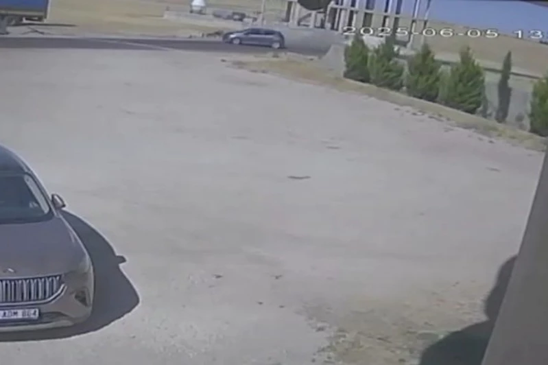 Motosiklet sürücüsünün öldüğü kaza anı güvenlik kamerasında