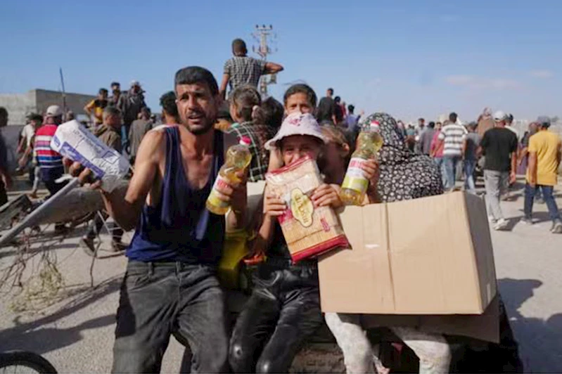 UNRWA: Gazzeliler yoğun ateş altında açlıktan yerde sürünerek yardım arıyor