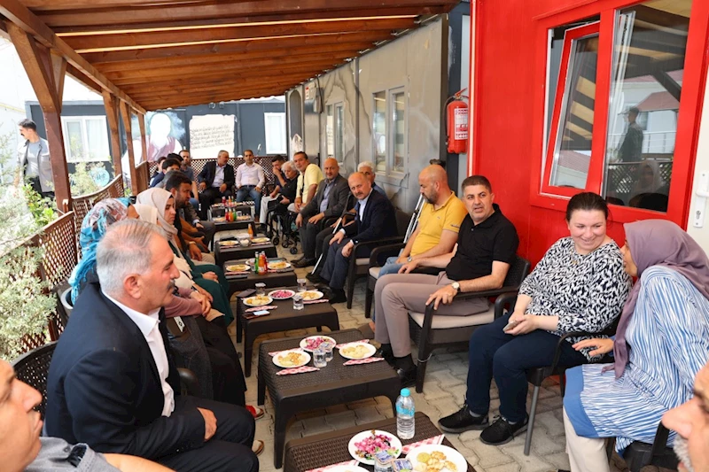 Vali Osman Varol, milletvekilleriyle birlikte depremzedeleri ziyaret etti 