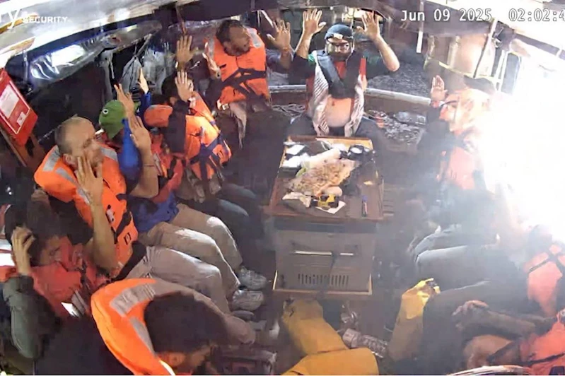 İşgal askerleri ablukayı kırmak isteyen gemiye saldırdı