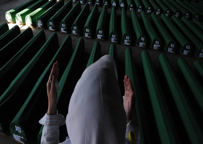 Srebrenitsa Katliamı’nın üzerinden 30 yıl geçti ancak 1000 kişi hâlâ kayıp