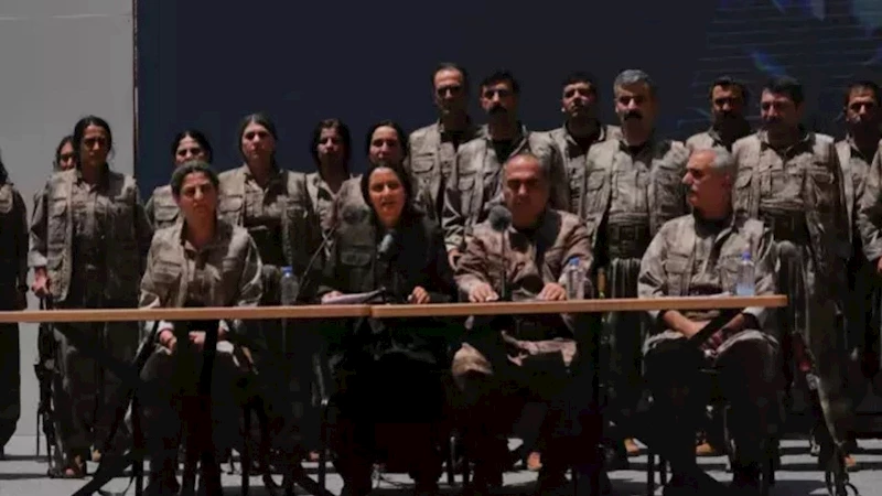 Davutoğlu’ndan silah bırakma sürecine destek: ‘Bu bir son değil, başlangıçtır’ 