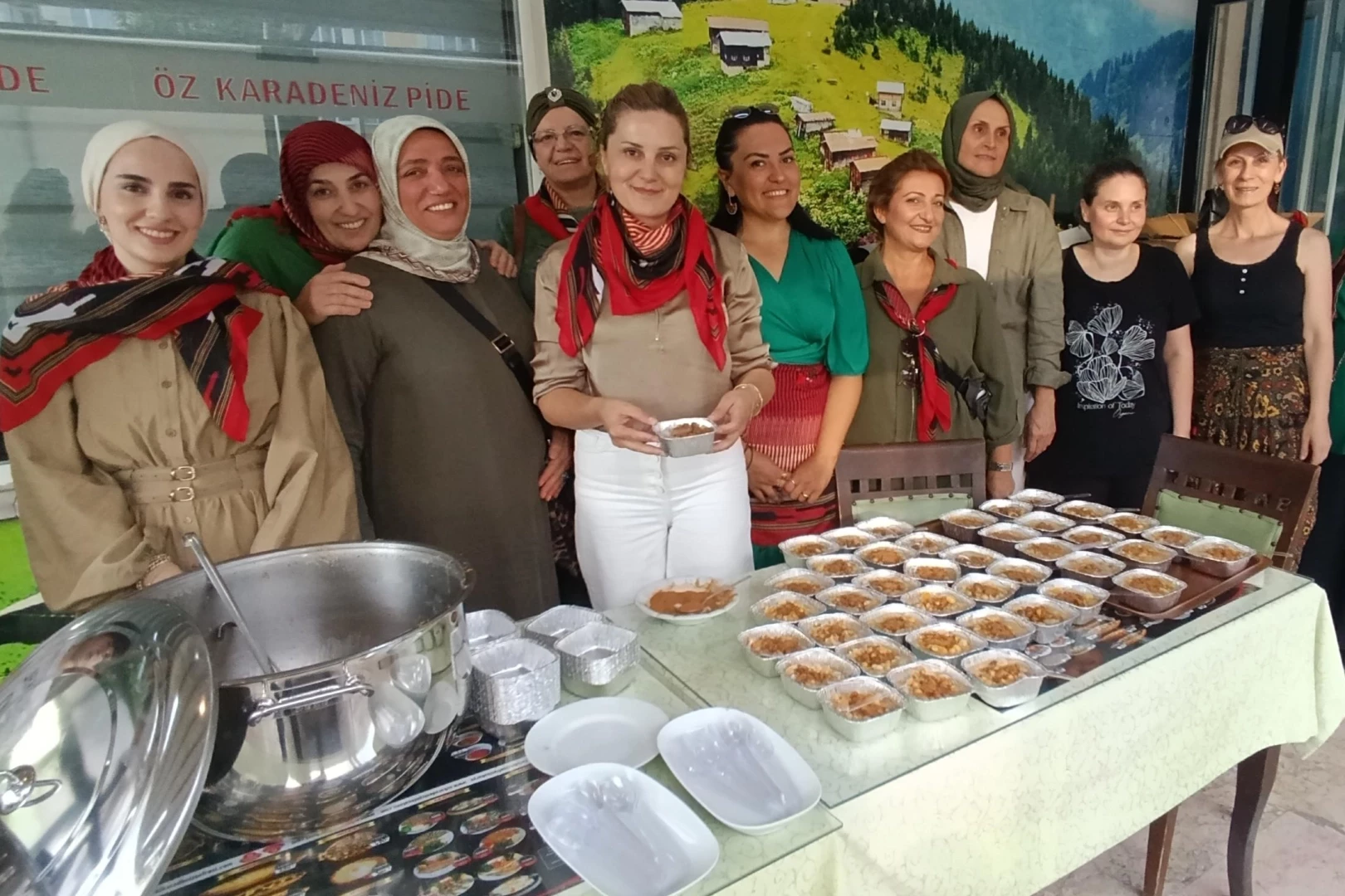 Trabzonlular Derneğinden  aşure ikramı