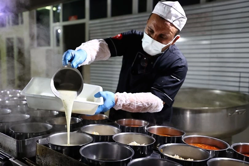 Denizlili vatandaşlar aşevlerini doldurdu