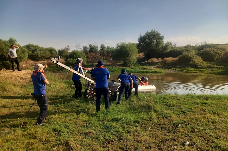 Dicle Nehri’ne giren genç kayboldu