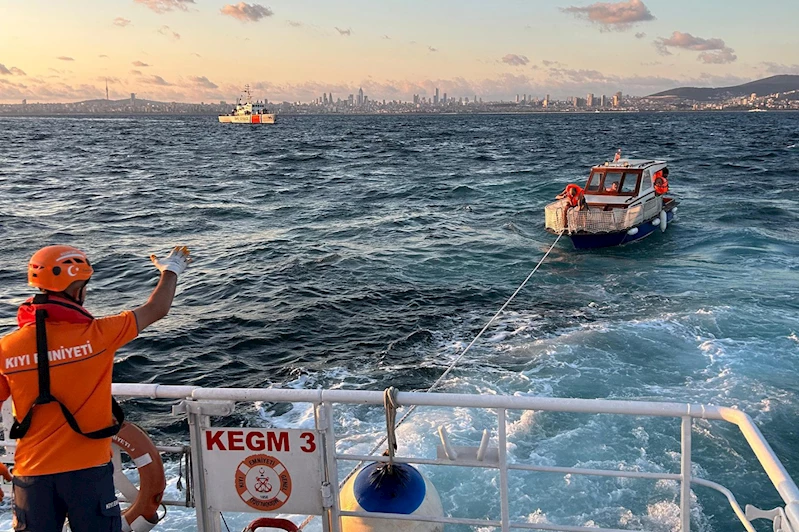 Heybeliada açıklarında arızalanan tekne kıyıya çekildi