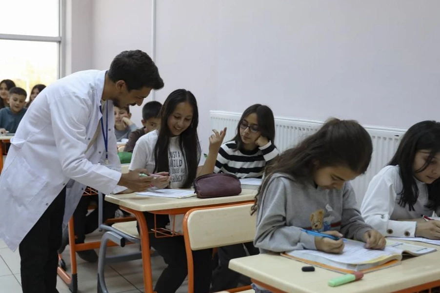 Mersin’de lise hayallerine Büyükşehir desteği