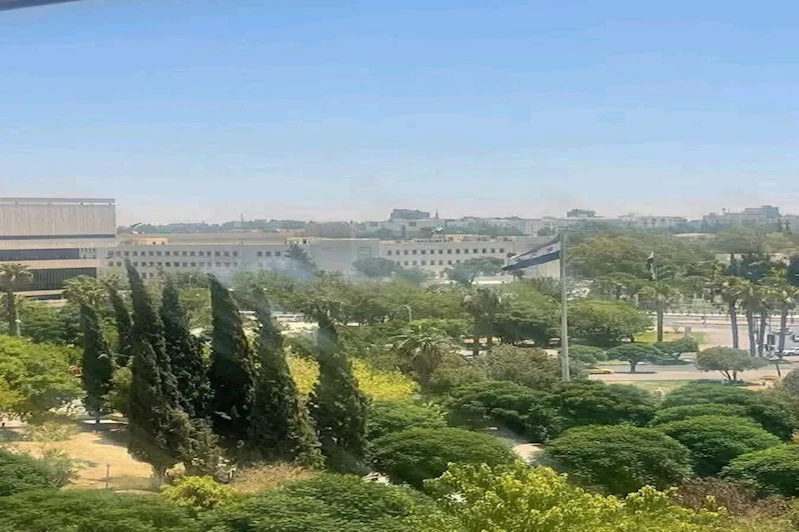 Siyonist rejim, Suriye Genelkurmay Başkanlığı Karargahı’na saldırdı