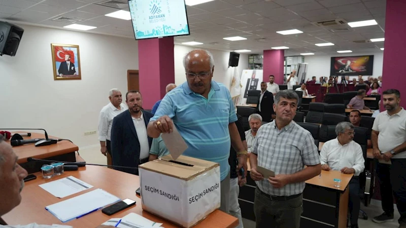 Kazım Tanrıverdi istifa ettiğini açıkladı, bir saat sonra meclis üyeliğini de bıraktı: ‘AK Parti’nin ve davamın yanındayım’  - Videolu Haber