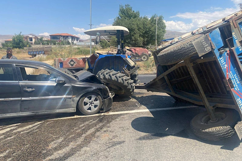 Malatya’da otomobil ile traktör çarpıştı: 2 yaralı