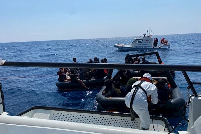 Yunanistan unsurlarınca geri itilen düzensiz göçmenler kurtarıldı