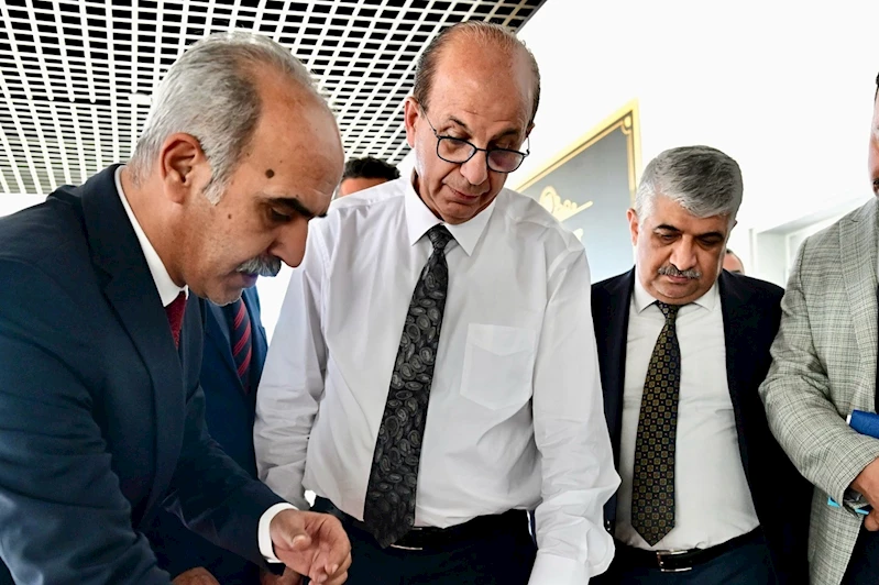 Yeşilyurt Belediye Başkanı Geçit, yeni kütüphanede incelemelerde bulundu